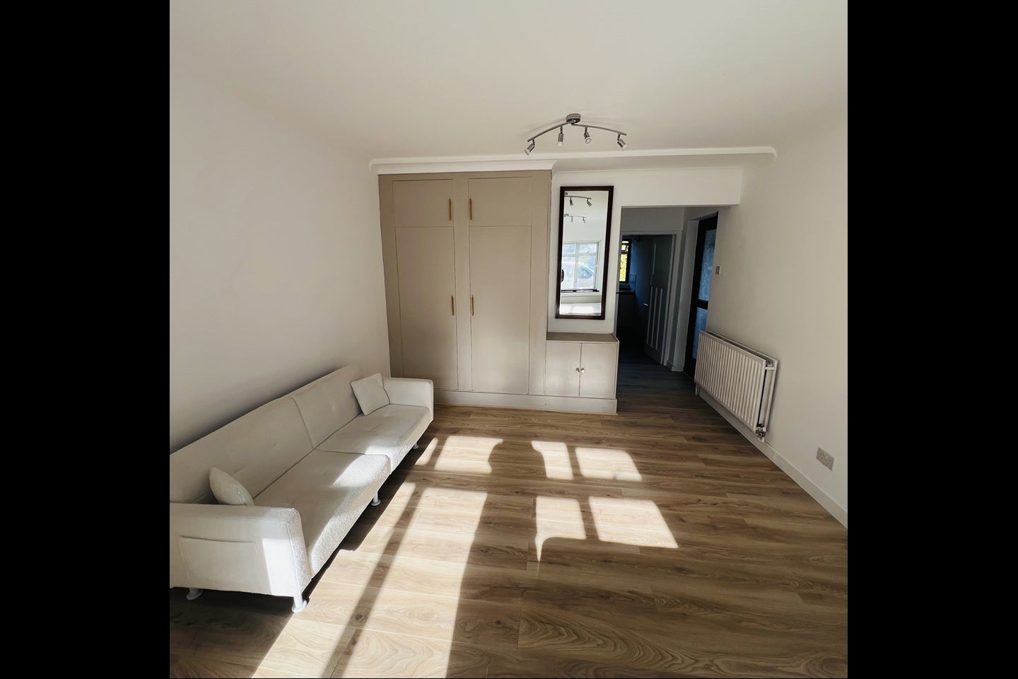 Flat Whitby Road in Greater London