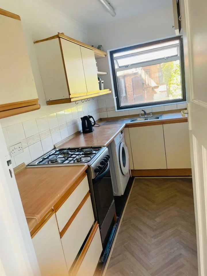 Flat Whitby Road in Greater London