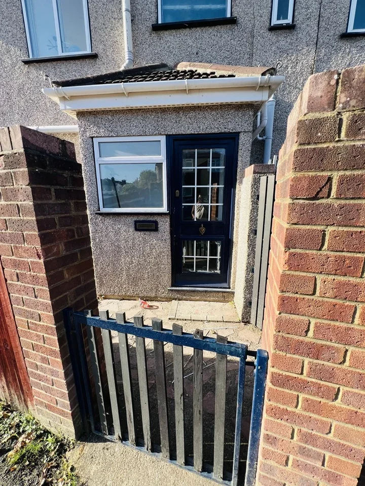 Flat Whitby Road in Greater London