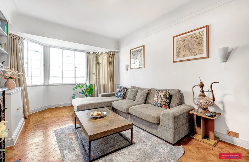 Flat Albion Street in Greater London
