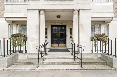 Flat Albion Street in Greater London