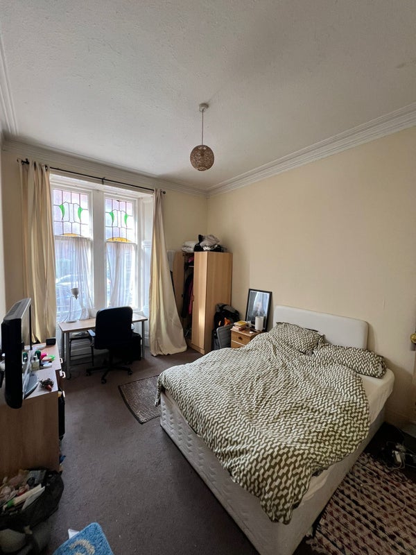 Room Hyndland Road in Glasgow
