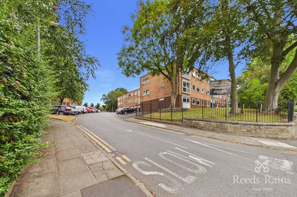 Flat Rivington Crescent in Salford