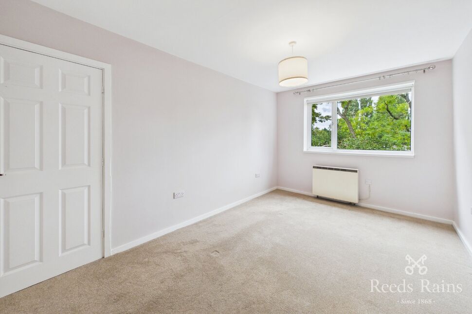 Flat Rivington Crescent in Salford