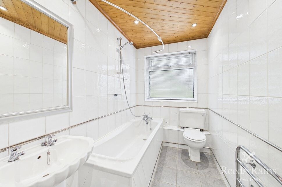 Flat Rivington Crescent in Salford
