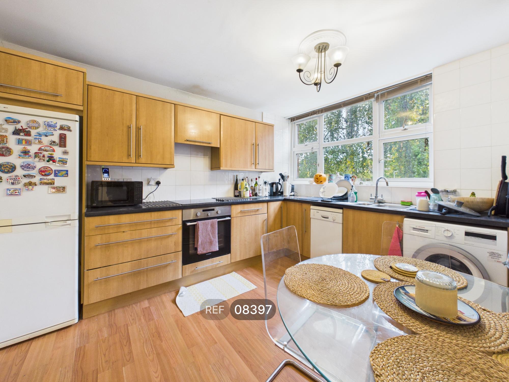 Flat Candahar Road in Greater London