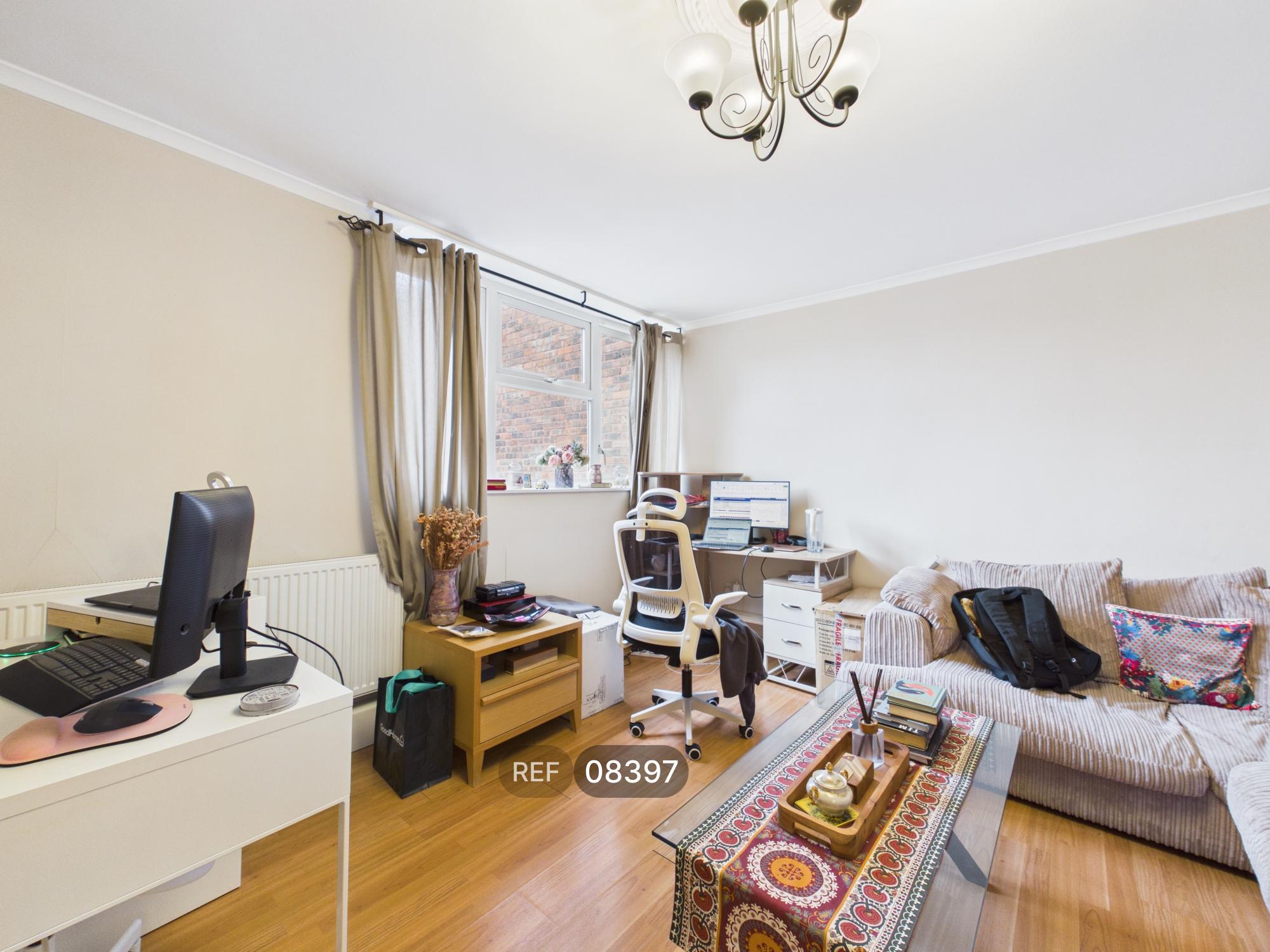 Flat Candahar Road in Greater London