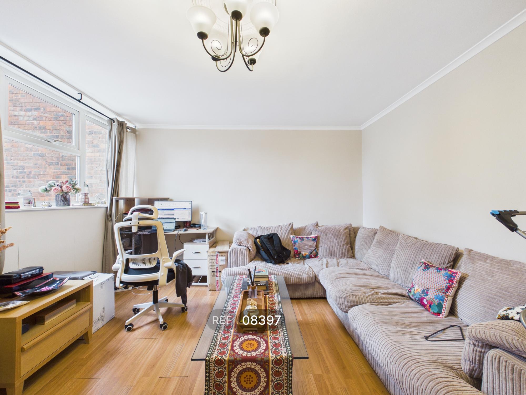 Flat Candahar Road in Greater London