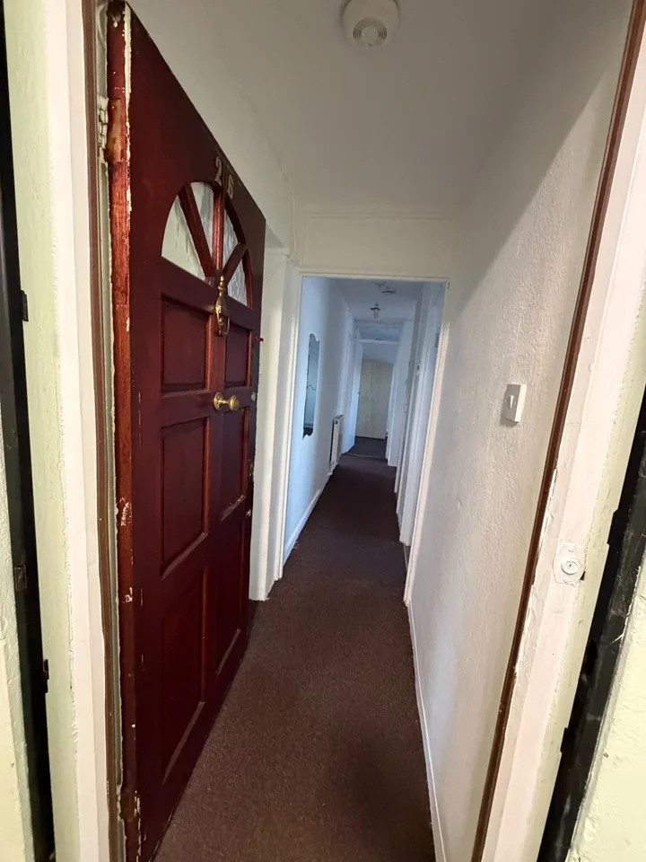 Flat Hathaway Crescent in Greater London