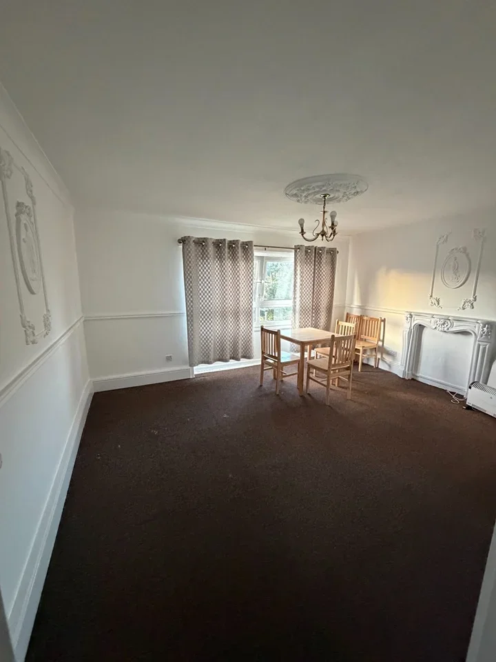 Flat Hathaway Crescent in Greater London