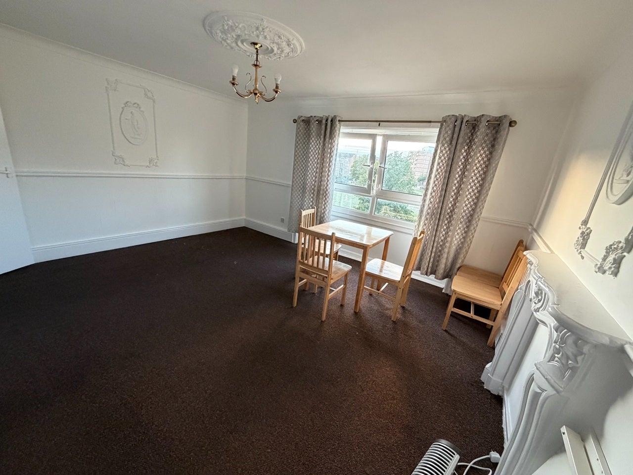 Flat Hathaway Crescent in Greater London