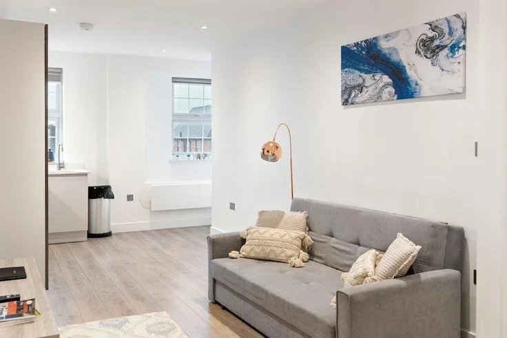 Flat Ashbourne Avenue in Greater London