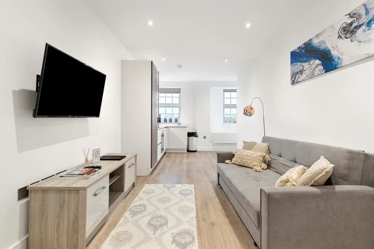 Flat Ashbourne Avenue in Greater London