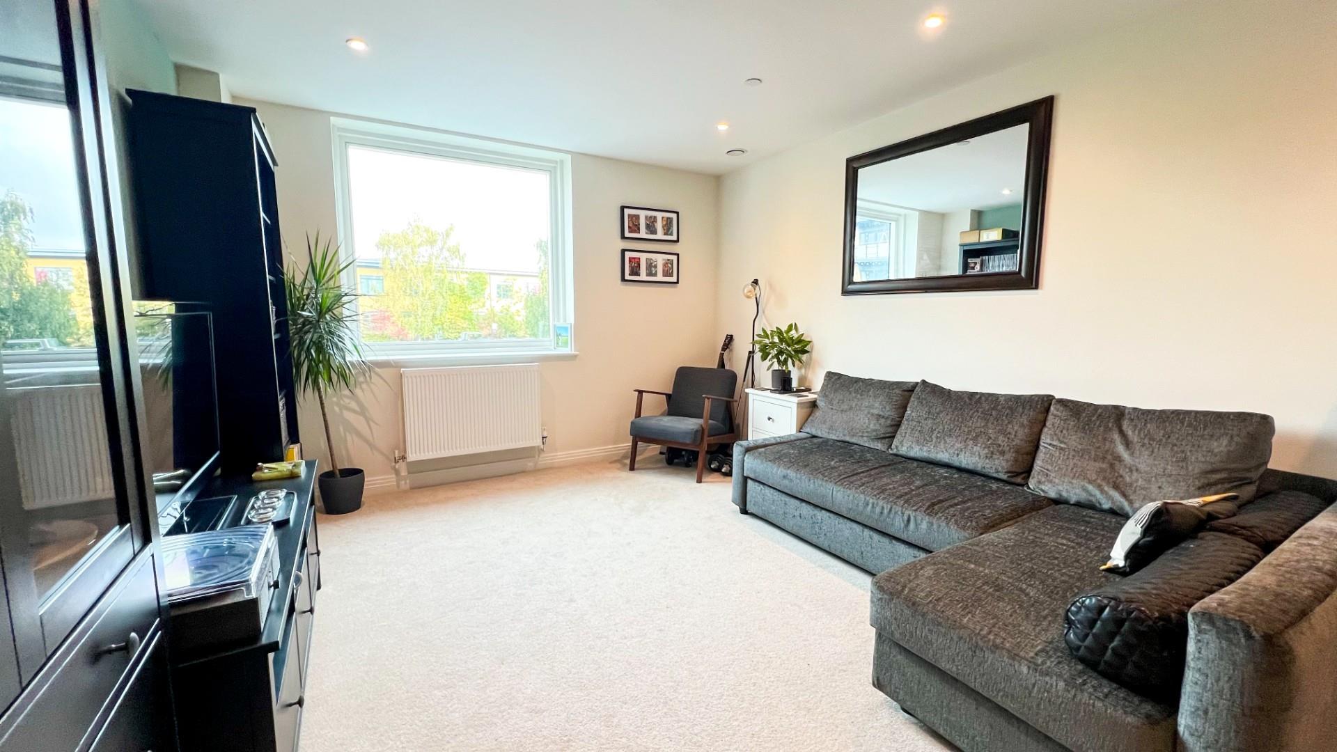 Flat Falcon Way in Welwyn Hatfield