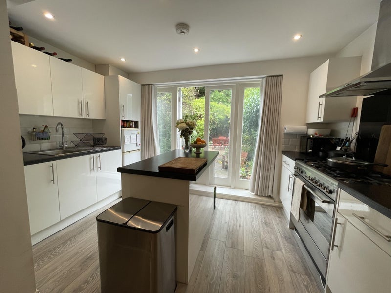 Flat Eastlake Road in Greater London
