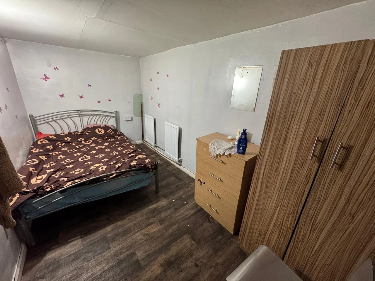 Room Stevenage Road in Greater London