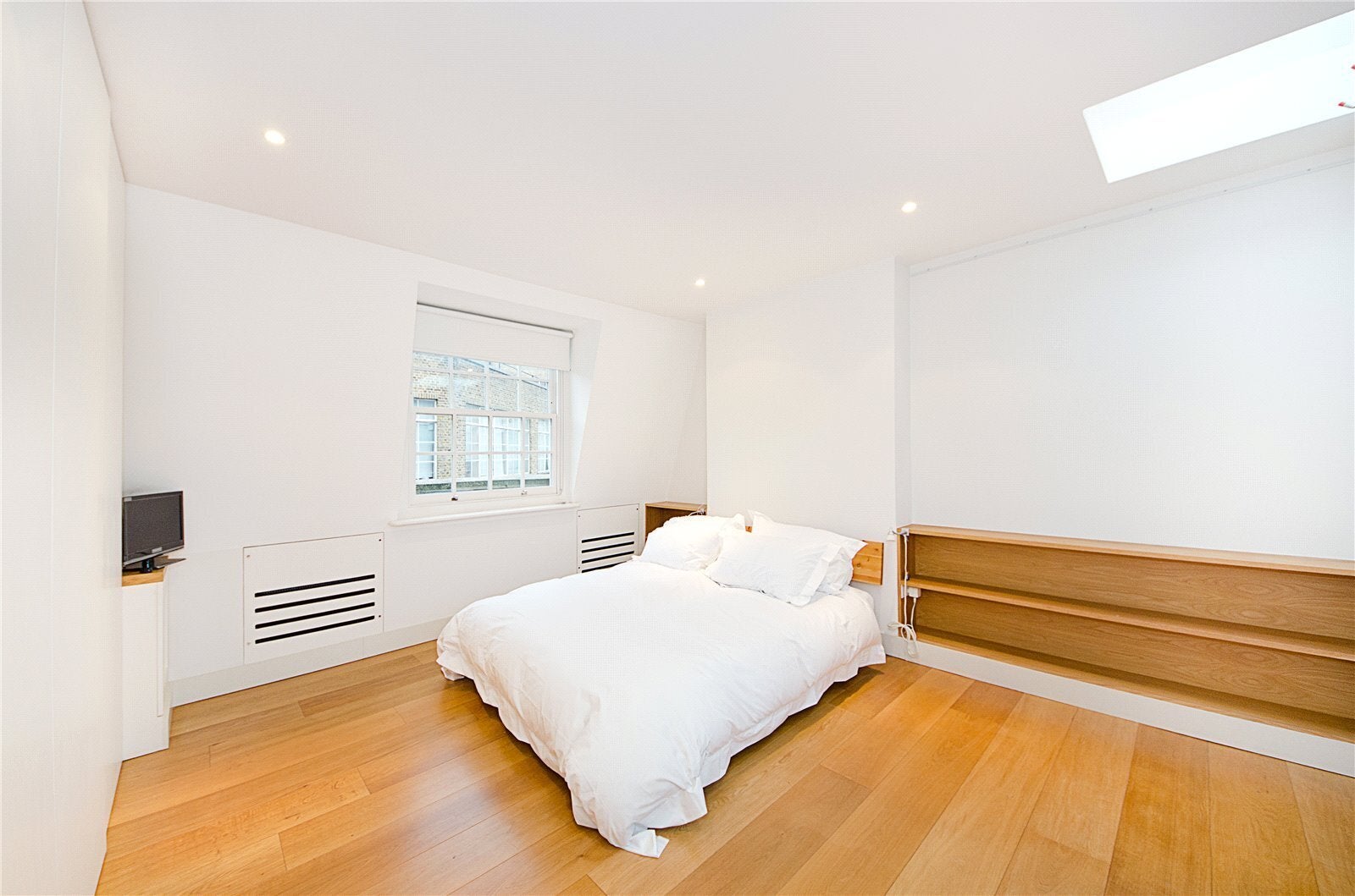 Flat Mossop Street in Greater London