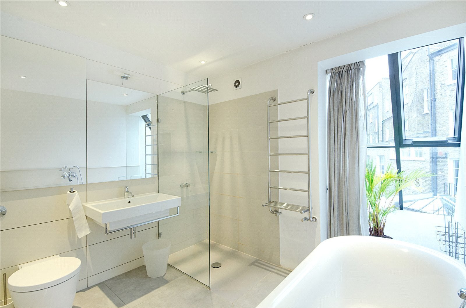 Flat Mossop Street in Greater London