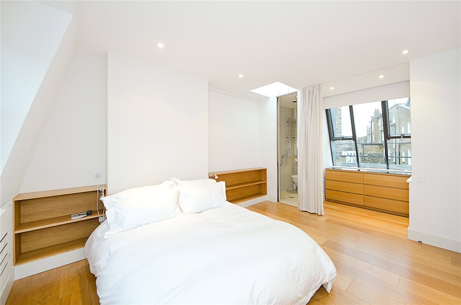 Flat Mossop Street in Greater London
