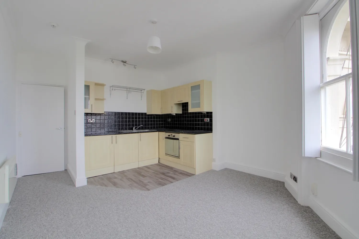 Flat Denmark Terrace in Brighton