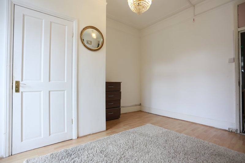 Room York Road in Greater London