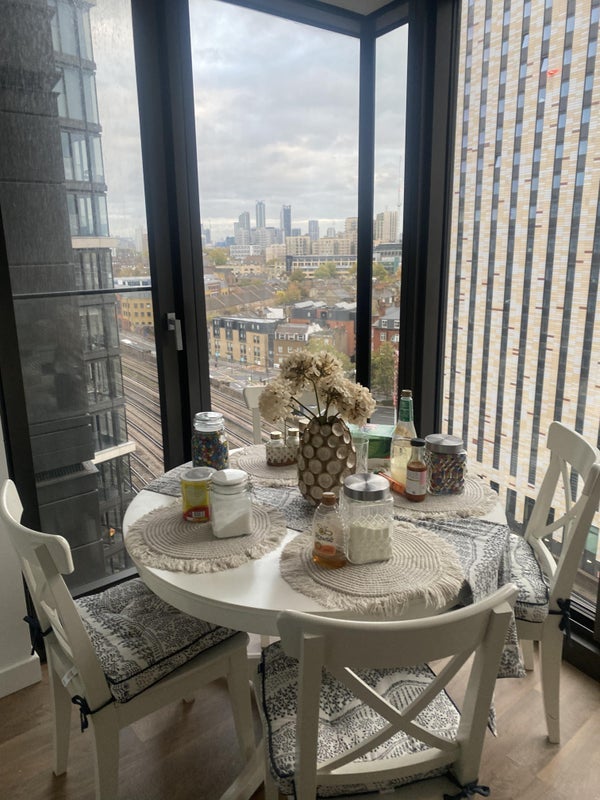 Room Bondway in Greater London