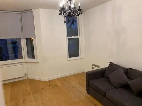 Flat Beaconsfield Road in Greater London