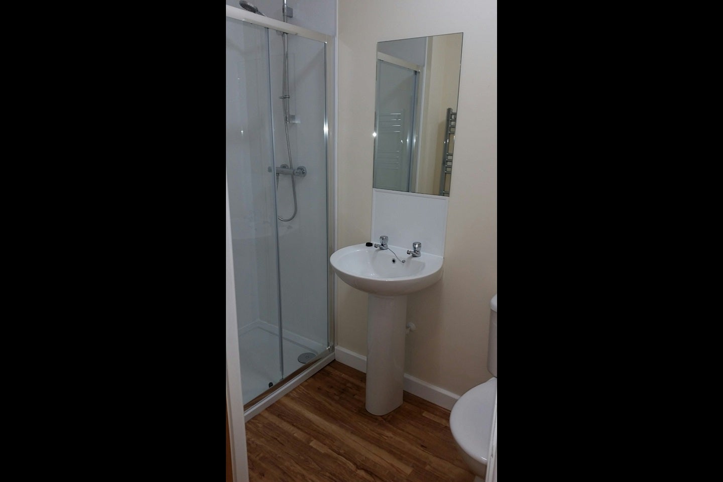 Room Tutbury Road in East Staffordshire