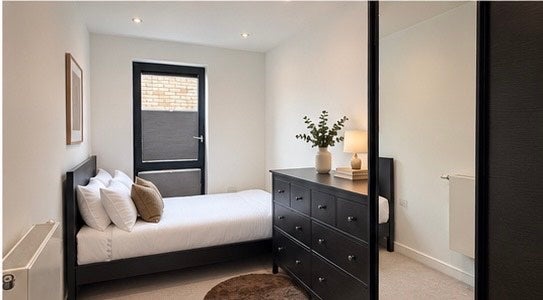 Flat Eythorne Road in Greater London