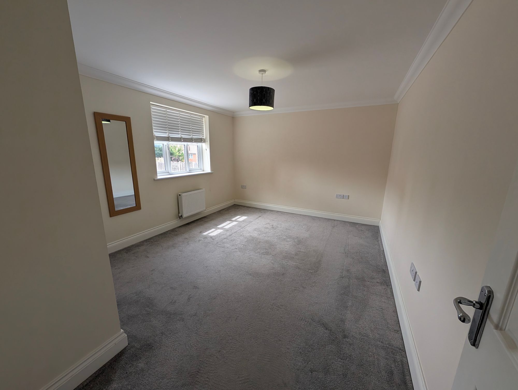 Flat Warren Avenue in East Suffolk
