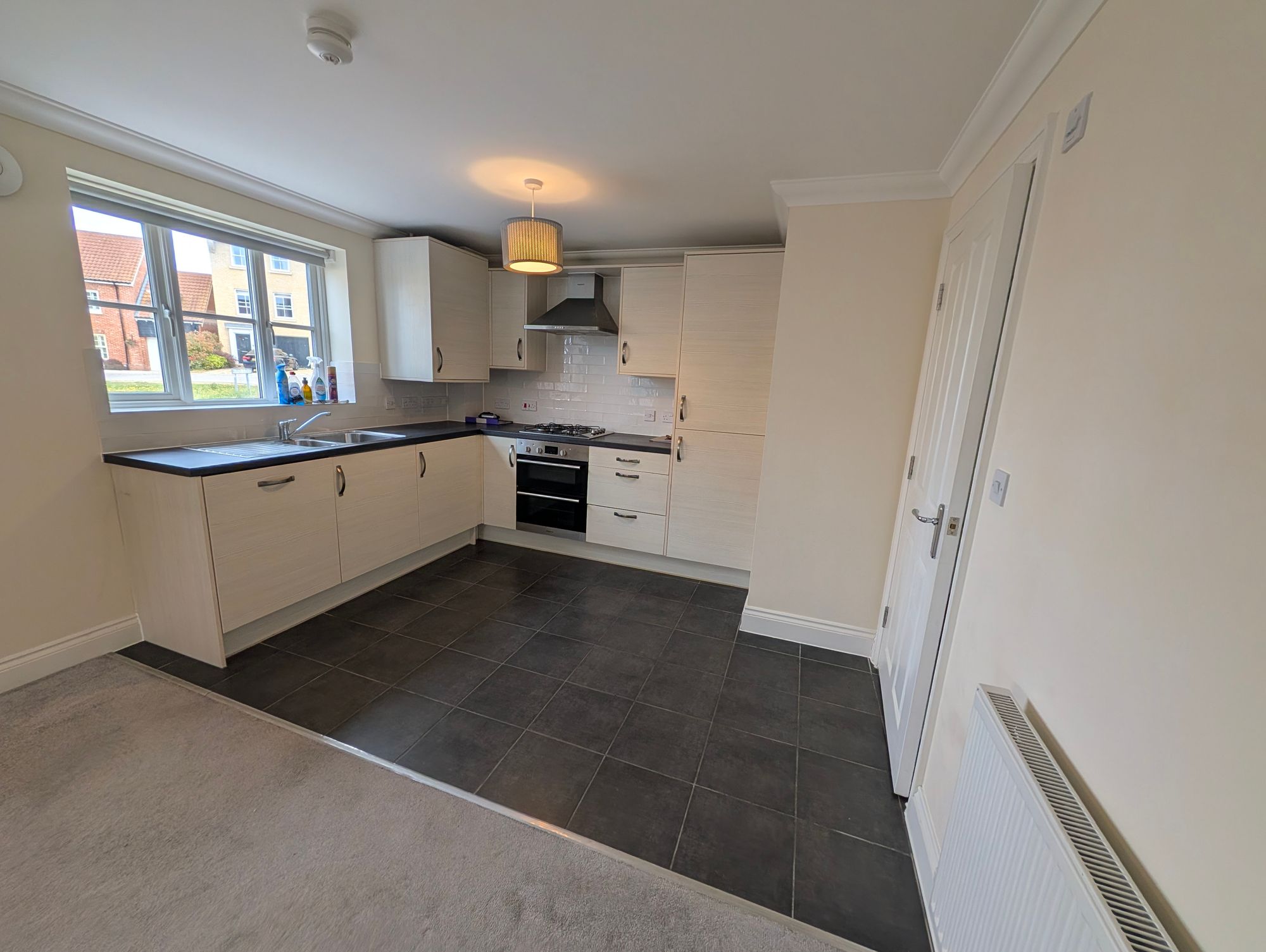 Flat Warren Avenue in East Suffolk