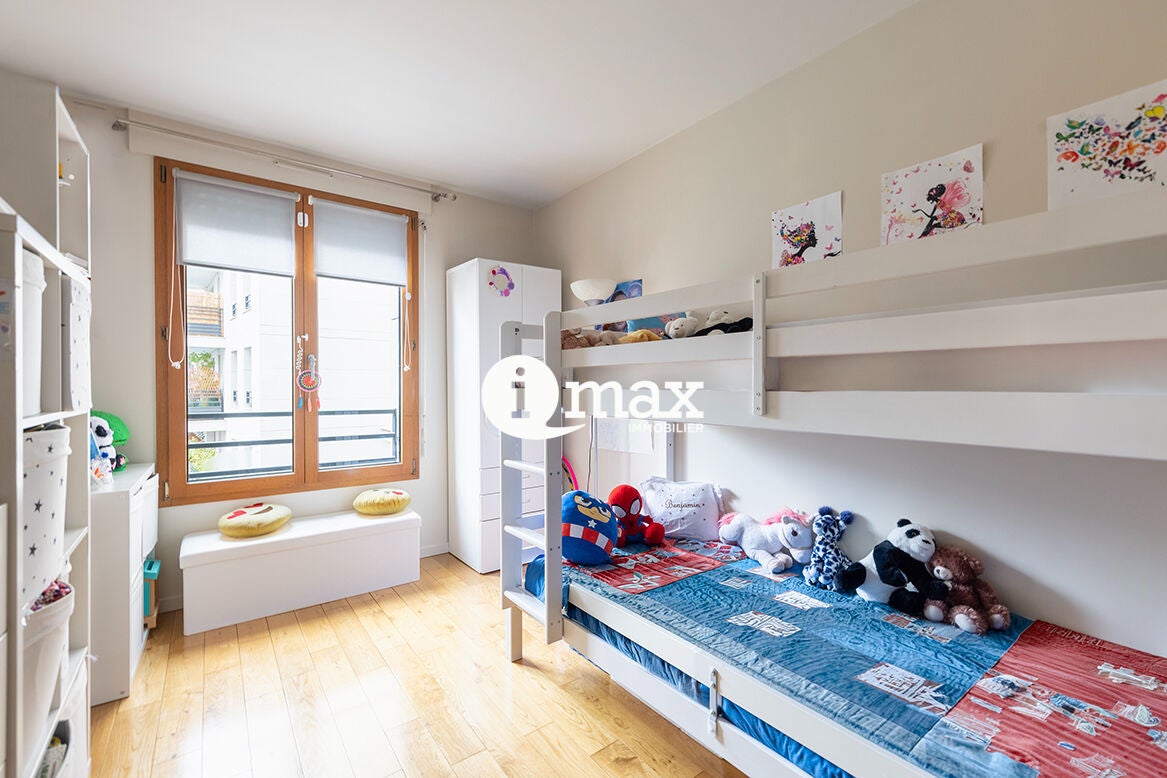 Flat Rue Jacques Mazaud in Levallois-Perret
