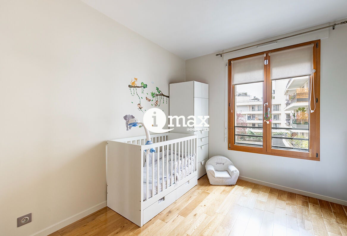 Flat Rue Jacques Mazaud in Levallois-Perret