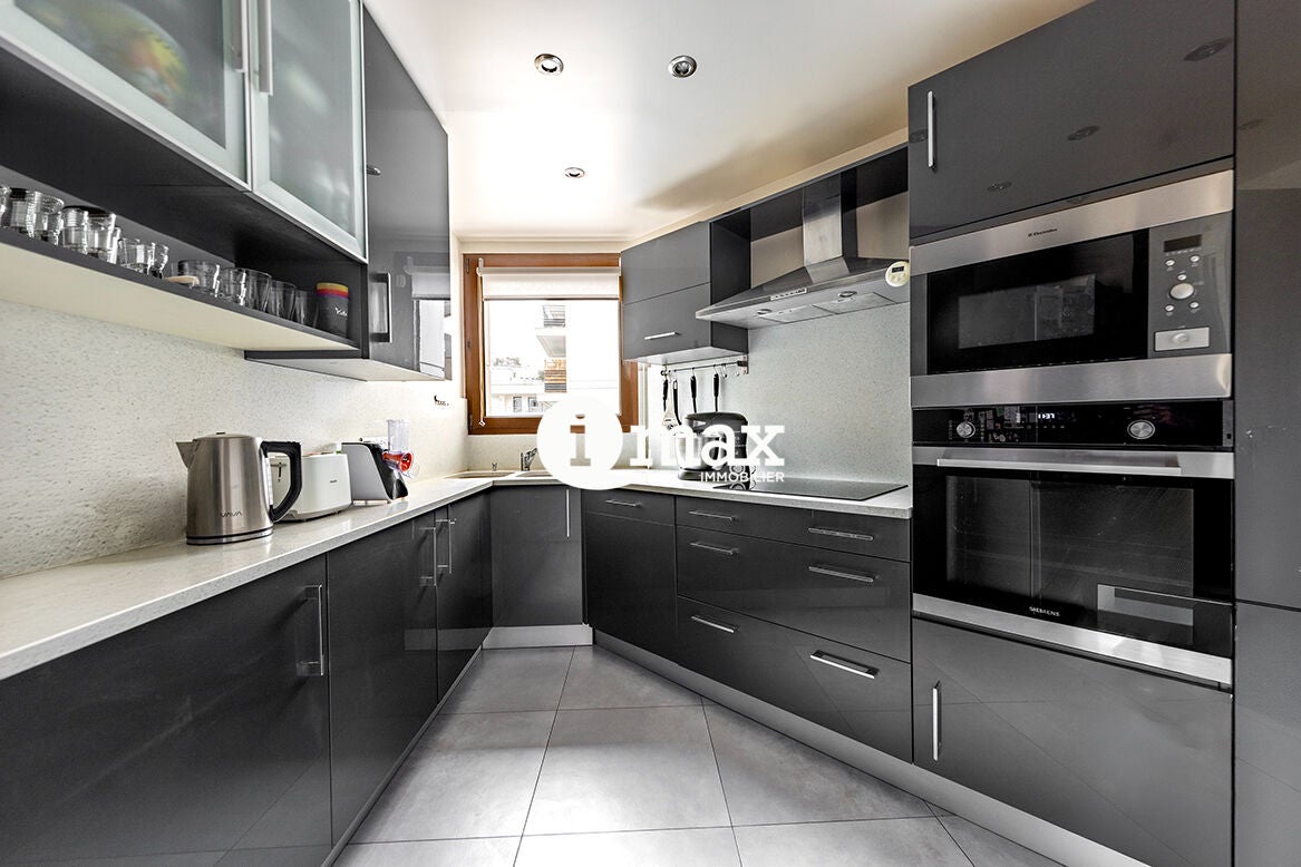 Flat Rue Jacques Mazaud in Levallois-Perret