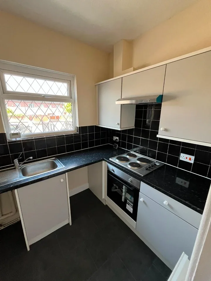 Flat Wellmead Close in Manchester