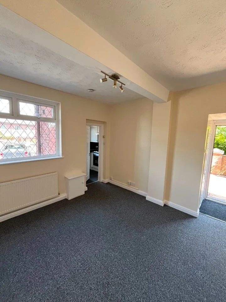 Flat Wellmead Close in Manchester