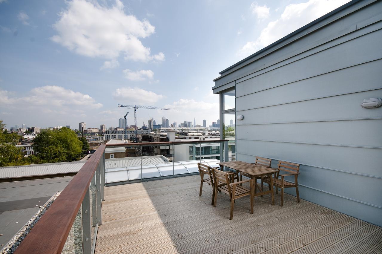 Flat Prebend Street in Greater London