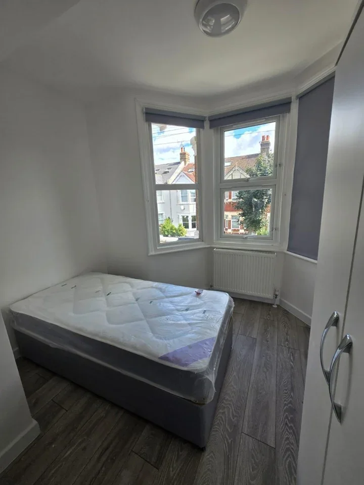 Room Corsehill Street in Greater London