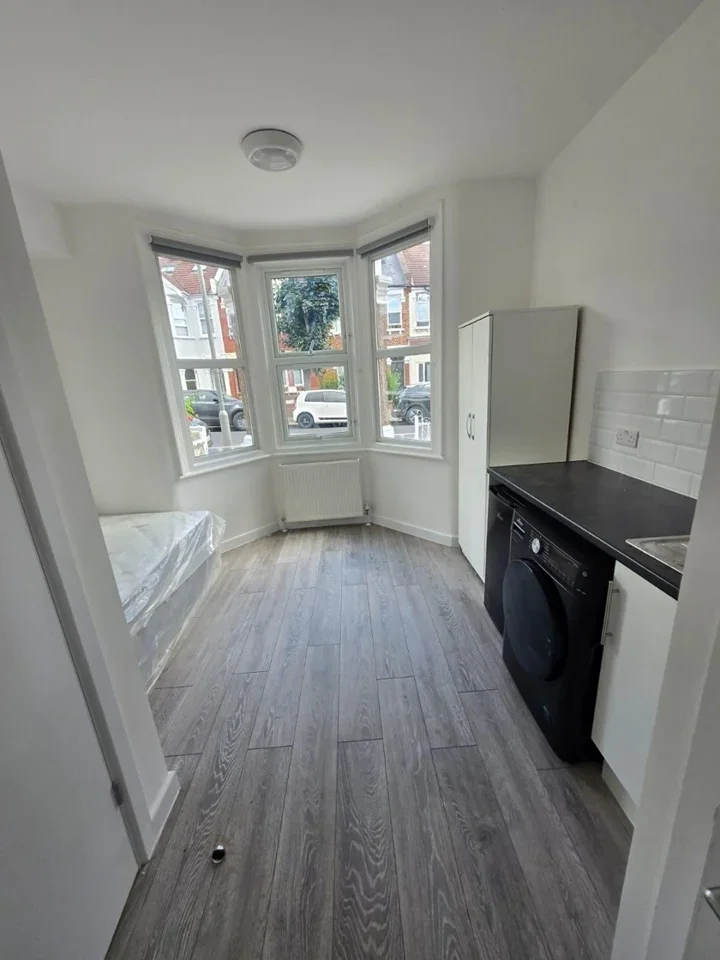 Room Corsehill Street in Greater London