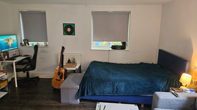 Room Edensor Gardens in Greater London