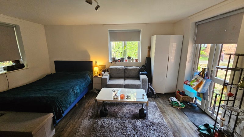 Room Edensor Gardens in Greater London