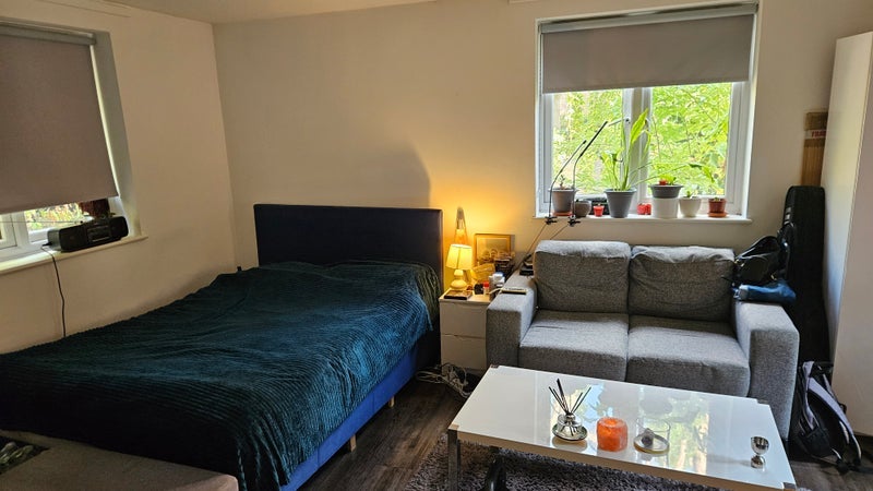 Room Edensor Gardens in Greater London