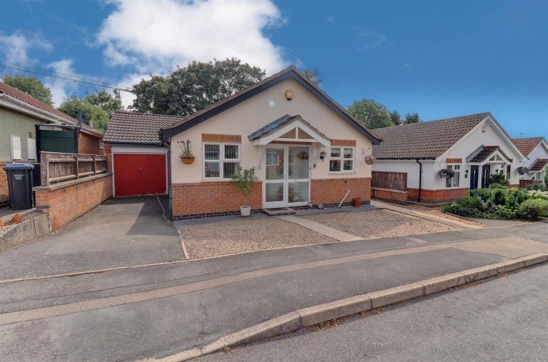 House Anthony Drive in Harborough