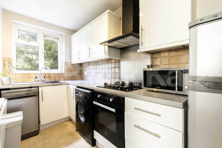 Flat Iverson Road in Greater London