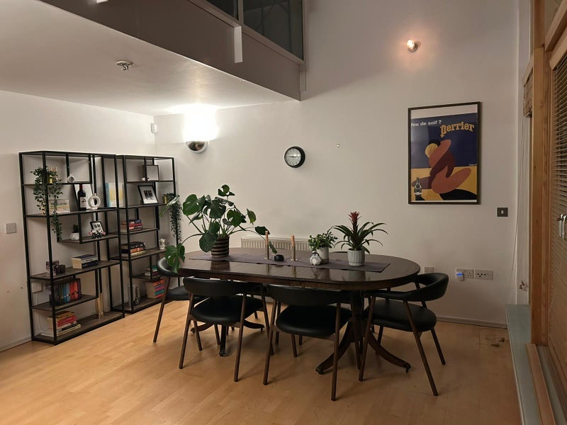 Flat Copenhagen Place in Greater London