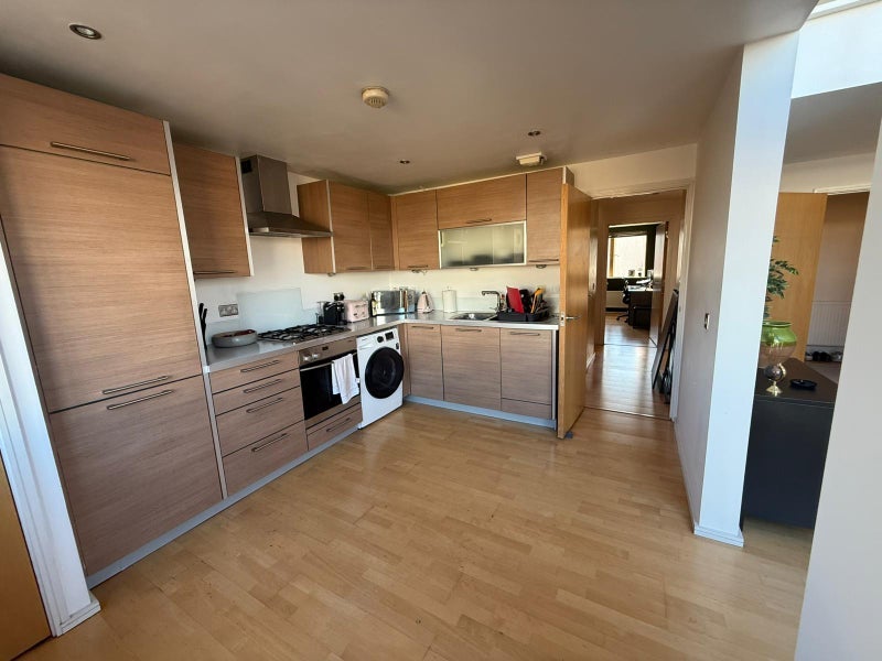 Flat Copenhagen Place in Greater London