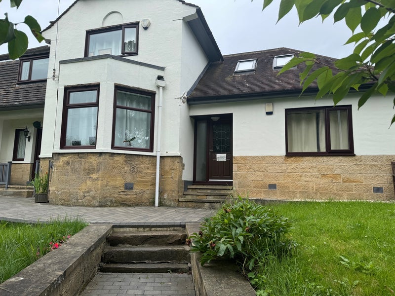 House Southlands Avenue in Leeds