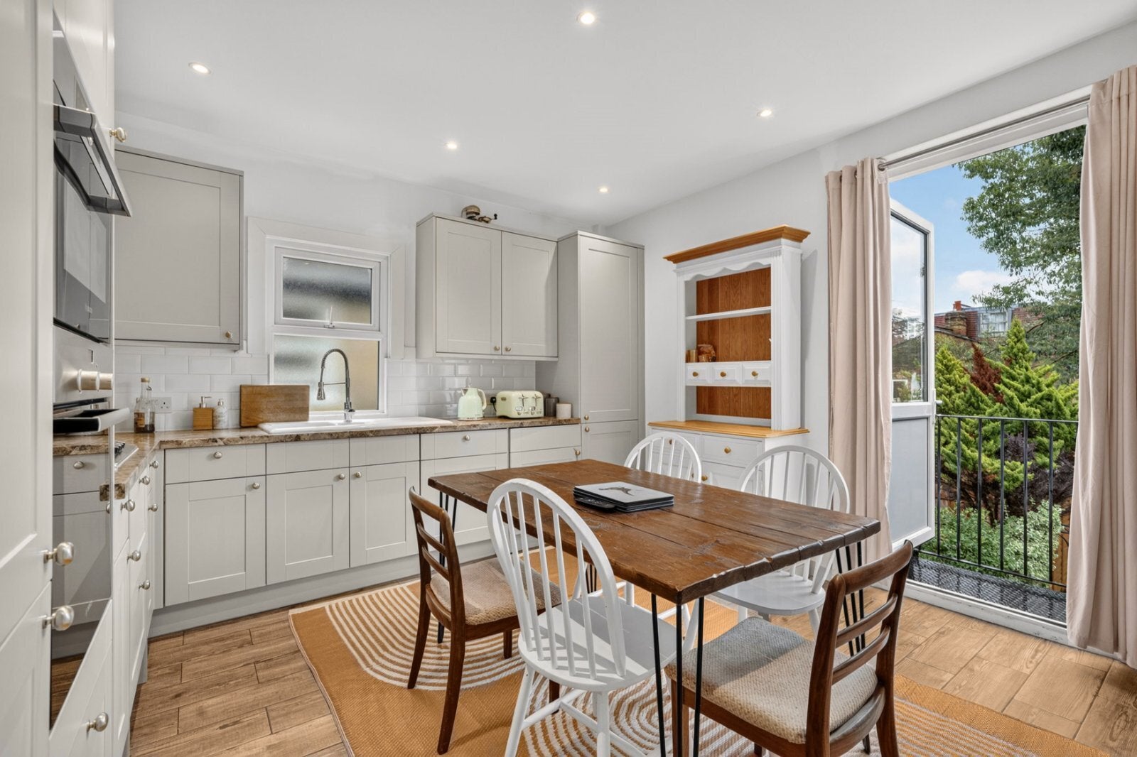 Flat Trentham Street in Greater London