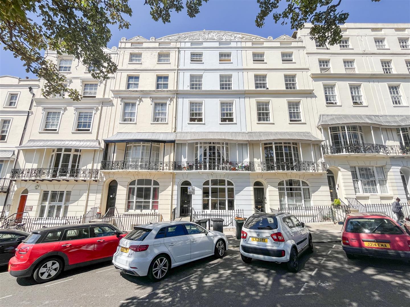 Flat Wellington Square in St Leonards