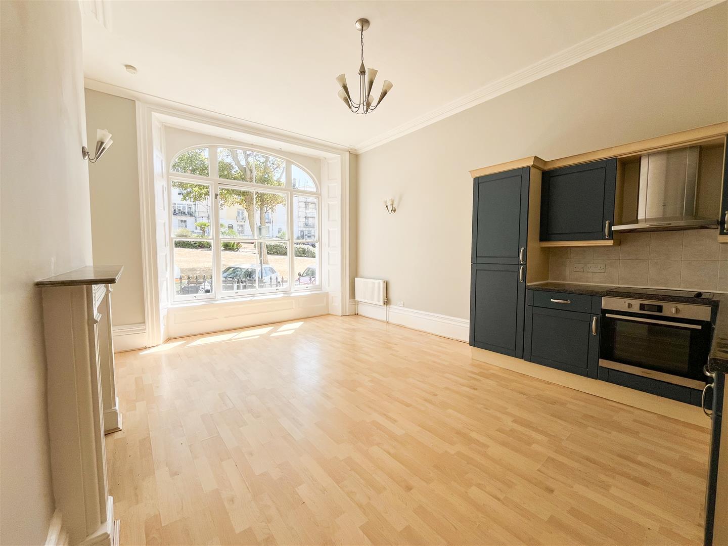 Flat Wellington Square in St Leonards